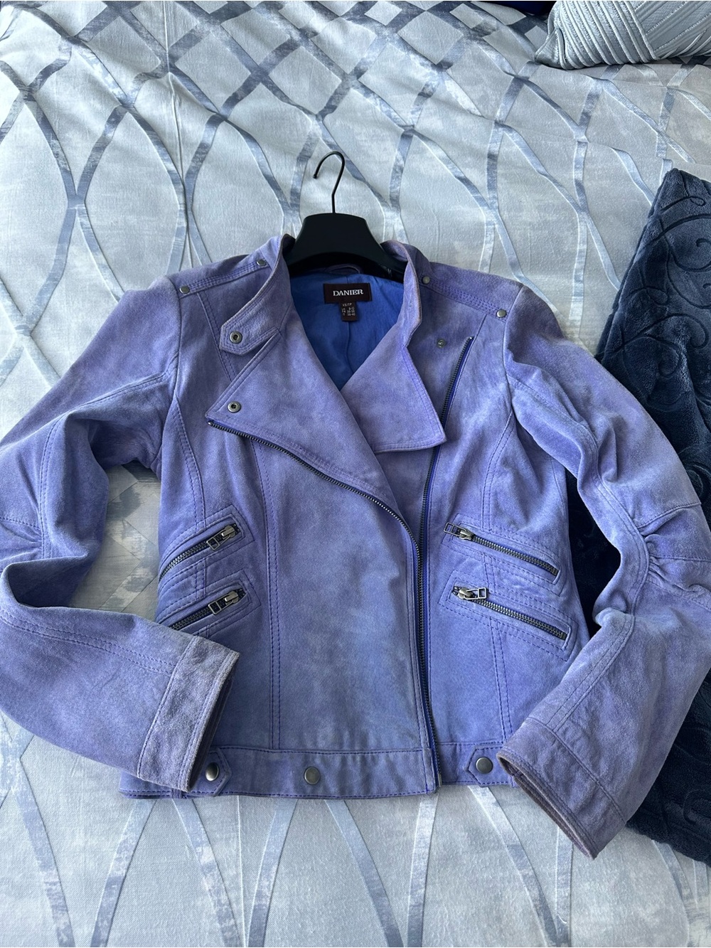 Danier Lavender 💜 Suede Moto Jacket - Women (XS but fits a Medium).